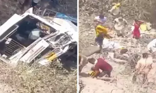 ਜੰਮੂ ਚ 150 ਫੁੱਟ ਡੂੰਘੀ ਖੱਡ ਚ ਡਿੱਗੀ ਬੱਸ, 21 ਦੀ ਮੌਤ, 69 ਜ਼ਖਮੀ