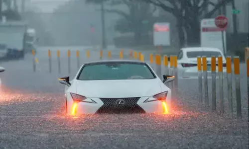 ਅਮਰੀਕਾ ਦੇ ਫਲੋਰੀਡਾ ਵਿਚ ਭਾਰੀ ਮੀਂਹ ਕਾਰਨ ਹੜ੍ਹਾਂ ਵਰਗੇ ਹਾਲਾਤ