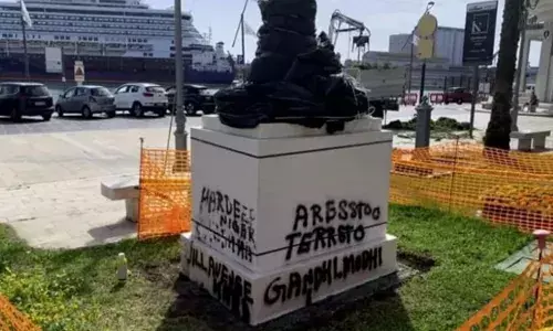 ਇਟਲੀ ਵਿਚ ਮਹਾਤਮਾ ਗਾਂਧੀ ਦੀ ਮੂਰਤੀ ਤੋੜੀ