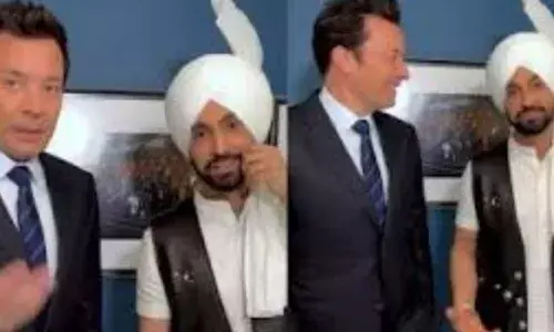 ਮੁੱਛ ਮਰੋੜ ਦਿਲਜੀਤ ਦੋਸਾਂਝ ਨੇ ਸਿਖਾਈ ਜਿੰਮੀ ਫੈਲਨ ਨੂੰ ਪੰਜਾਬੀ, ਜਿੰਮੀ  ਨੇ ਵੀ ਕਿਹਾ ਪੰਜਾਬੀ ਆ ਗਏ ਓਏ