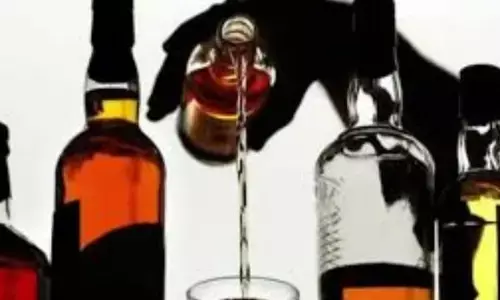 ਜ਼ਹਿਰੀਲੀ ਸ਼ਰਾਬ ਪੀਣ ਕਾਰਨ 34 ਲੋਕਾਂ ਨੇ ਤੋੜਿਆ ਦਮ, 100 ਤੋਂ ਵੱਧ ਹਸਪਤਾਲ ਚ ਭਰਤੀ, ਜਾਣੋ ਪੂਰਾ ਮਾਮਲਾ