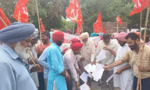 ਫੌਜਦਾਰੀ ਕਾਨੂੰਨਾਂ ਦੀਆਂ ਕਾਪੀਆਂ ਸਾੜ ਕੇ ਕੀਤਾ ਰੋਸ ਪ੍ਰਦਰਸ਼ਨ