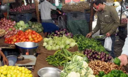 ਵਧ ਗਏ ਇਹ ਸਬਜ਼ੀਆਂ ਤੇ ਫਲਾਂ ਦੇ ਰੇਟ ! ਜਾਣੋ ਪਹਿਲਾਂ ਨਾਲੋਂ ਕੀ ਕੁਝ ਹੋਇਆ ਮਹਿੰਗਾ