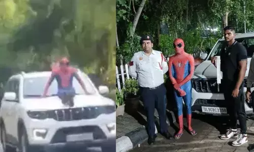 ਪੁਲਿਸ ਨੇ ਸਕਾਰਪੀਓ ਕਾਰ ਦੇ ਬੋਨਟ ਤੇ ਸਵਾਰ ਸਪਾਈਡਰ ਮੈਨ ਕੀਤਾ ਗ੍ਰਿਫਤਾਰ, ਜਾਣੋ ਖਬਰ