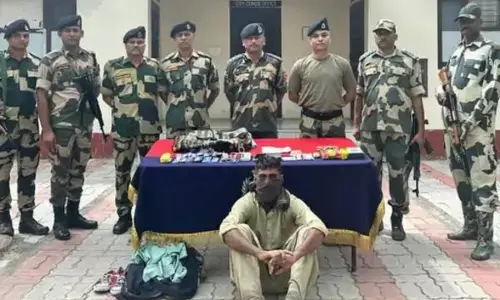 ਅੰਮ੍ਰਿਤਸਰ ਸਰਹੱਦ ਤੇ ਫੜਿਆ ਪਾਕਿ ਘੁਸਪੈਠ, ਜਾਂਚ ਜਾਰੀ