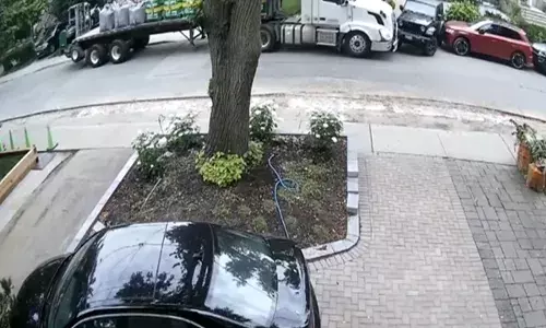 ਟੋਰਾਂਟੋ ’ਚ ਬਗੈਰ ਡਰਾਈਵਰ ਵਾਲੇ ਟਰੱਕ ਨੇ ਪਾਇਆ ਭੜਥੂ