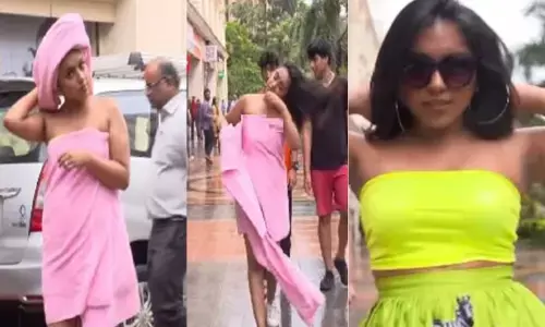 ਸੜਕ ਤੇ ਤੌਲੀਆ ਪਾ ਨਿੱਕਲੀ ਇਹ ਲੜਕੀ ! ਤਸਵੀਰਾਂ ਨੇ ਸਭ ਨੂੰ ਕੀਤਾ ਹੈਰਾਨ !