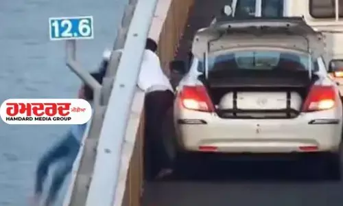 ਔਰਤ ਨੇ ਪੁਲ ਤੋਂ ਛਾਲ ਮਾਰ ਕੇ ਕੀਤੀ ਖੁਦਕੁਸ਼ੀ ਦੀ ਕੋਸ਼ਿਸ਼, ਵੀਡੀਓ ਦੇਖੋ