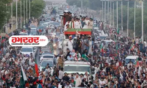 ਬੰਗਲਾਦੇਸ਼ ਵਾਂਗ ਪਾਕਿਸਤਾਨ ਦੇ ਵੀ ਹਾਲਾਤ ਬਣ ਰਹੇ, ਇਮਰਾਨ ਸਮਰਥਕ ਇਸਲਾਮਾਬਾਦ ਵੱਲ ਵਧੇ