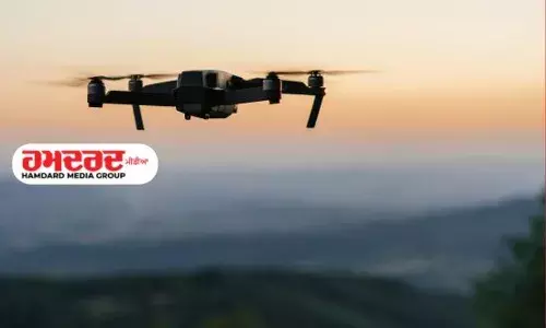 ਅੰਮ੍ਰਿਤਸਰ ਹਵਾਈ ਅੱਡੇ ਤੇ ਅਣਪਛਾਤੇ ਡਰੋਨ ਕਾਰਨ ਹਵਾਈ ਆਵਾਜਾਈ ਰੋਕਣੀ ਪਈ