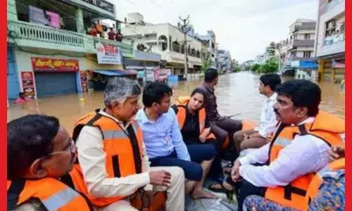 ਤੇਲੰਗਾਨਾ ਚ ਭਾਰੀ ਮੀਂਹ ਕਾਰਨ ਰੁਕੀ ਜਿੰਦਗੀ, ਲੋਕ ਛੱਤਾਂ ਤੇ, 140 ਟਰੇਨਾਂ ਰੱਦ