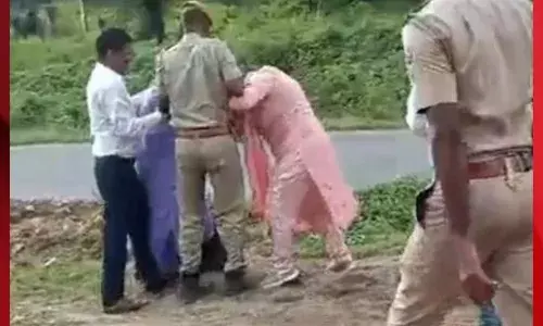 ਬੁਲਡੋਜ਼ਰ ਲੈ ਕੇ ਪਹੁੰਚੀ ਮਹਿਲਾ SDM ਦੀ ਕੁੱਟਮਾਰ ਦੀ ਵੀਡੀਓ ਵਾਇਰਲ