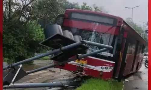 ਚੰਡੀਗੜ੍ਹ ਚ ਵੱਡਾ ਹਾਦਸਾ, ਬੱਸ ਖੰਭੇ ਨਾਲ ਟਕਰਾਈ