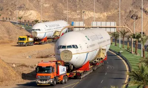 ਸਾਊਦੀ ਦੀਆਂ ਸੜਕਾਂ ’ਤੇ ਜਹਾਜ਼ਾਂ ਨੂੰ ਦੇਖ ਹੈਰਾਨ ਹੋ ਗਏ ਲੋਕ