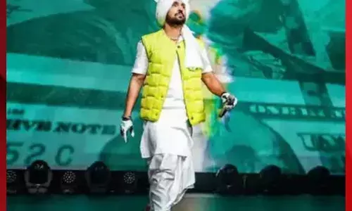 ਸਮਾਰੋਹ ਦੌਰਾਨ ਪੰਜਾਬੀ ਗਾਇਕ ਦਿਲਜੀਤ ਦੋਸਾਂਝ ਤੇ ਸੁੱਟ ਦਿੱਤਾ ਫ਼ੋਨ