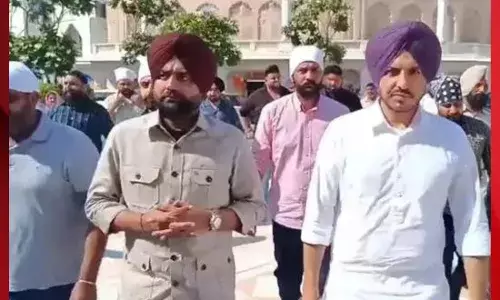 ਪੰਜਾਬੀ ਅਦਾਕਾਰ ਅੰਮ੍ਰਿਤ ਮਾਨ ਪਹੁੰਚੇ ਸ੍ਰੀ ਦਰਬਾਰ ਸਾਹਿਬ ਅੰਮ੍ਰਿਤਸਰ