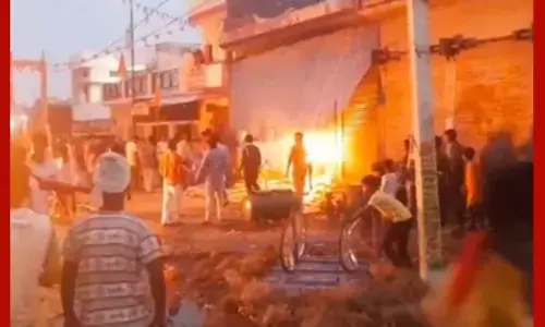 ਉੱਤਰ ਪ੍ਰਦੇਸ਼ ਚ ਮੂਰਤੀ ਵਿਸਰਜਨ ਦੌਰਾਨ ਗੋਲੀਬਾਰੀ, ਕਈ ਇਲਾਕਿਆਂ ਚ ਤਣਾਅ