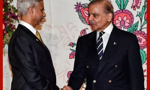 ਭਾਰਤੀ ਵਿਦੇਸ਼ ਮੰਤਰੀ ਦੀ ਪਾਕਿਸਤਾਨੀ PM ਨਾਲ ਮੁਲਾਕਾਤ