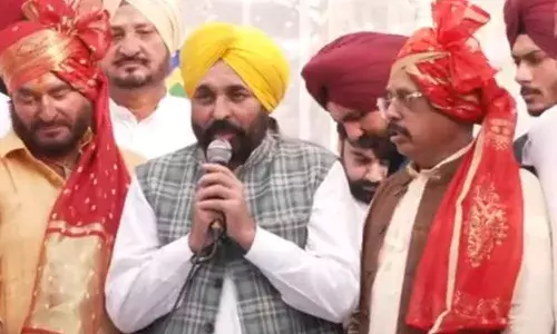 ਜਲੰਧਰ ’ਚ ਕੱਢੀ ਗਈ ਭਗਵਾਨ ਵਾਲਮੀਕਿ ਜੀ ਦੀ ਸ਼ੋਭਾ ਯਾਤਰਾ