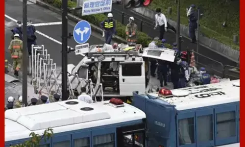 ਜਾਪਾਨ ਦੇ PM ਦੇ ਘਰ ਚ ਦਾਖਲ ਹੋਣ ਦੀ ਕੋਸ਼ਿਸ਼, ਕਾਰ ਬੈਰੀਕੇਡਾਂ ਤੇ ਚੜ੍ਹਾ ਦਿੱਤੀ