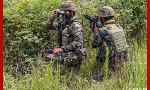 Breaking news : LOC ਤੇ ਫੌਜ ਅਤੇ ਅੱਤਵਾਦੀਆਂ ਵਿਚਾਲੇ ਮੁੱਠਭੇੜ