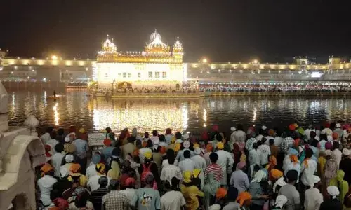 ਹਰਿਮੰਦਰ ਸਾਹਿਬ ਚ 1 ਲੱਖ ਦੀਵੇ ਜਗਾਏ