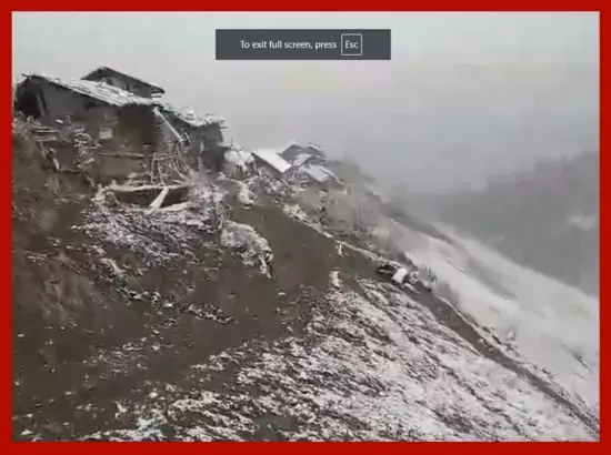 ਕਸ਼ਮੀਰ ਦੀਆਂ ਵਾਦੀਆਂ ਵਿਚ ਬਰਫ਼ ਦੀ ਚਾਦਰ ਵਿਛਣੀ ਸ਼ੁਰੂ ਕਸ਼ਮੀਰ ਦੀਆਂ ਵਾਦੀਆਂ ਵਿਚ ਬਰਫ਼ ਦੀ ਚਾਦਰ ਵਿਛਣੀ ਸ਼ੁਰੂ