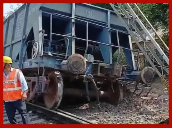 ਰੇਲਵੇ ਟ੍ਰੈਕ ਤੇ ਰੱਖੇ ਲੋਹੇ ਦੇ ਟੁਕੜੇ, ਯੂਪੀ ਚ ਟਰੇਨ ਪਲਟਾਉਣ ਦੀ ਸਾਜ਼ਿਸ਼