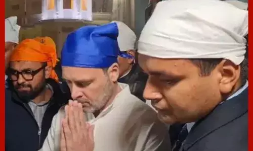 ਰਾਹੁਲ ਗਾਂਧੀ ਨੇ ਹਰਿਮੰਦਰ ਸਾਹਿਬ ਵਿਖੇ ਮੱਥਾ ਟੇਕਿਆ: VIP ਦਰਸ਼ਨ ਤੋਂ ਨਾਰਾਜ਼ ਔਰਤ