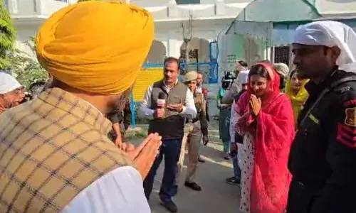 ਬੂਥ ’ਤੇ ਡਿੰਪੀ ਢਿੱਲੋਂ ਤੇ ਅੰਮ੍ਰਿਤਾ ਵੜਿੰਗ ਆਹਮੋ ਸਾਹਮਣੇ!