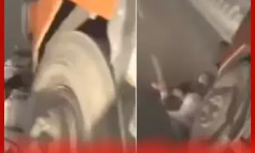 ਟਰੱਕ ਦੀ ਟੱਕਰ ਤੋਂ ਬਾਅਦ ਦੋ ਨੌਜਵਾਨਾਂ ਨੂੰ ਘਸੀੜਦਾ ਰਿਹਾ ਡਰਾਈਵਰ