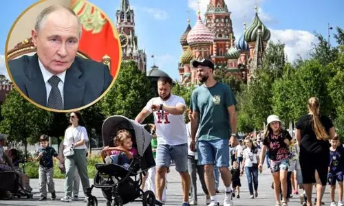 4 ਬੱਚੇ ਪੈਦਾ ਕਰੋ ਤੇ ਲੈ ਜਾਓ 8 ਲੱਖ ਰੁਪਏ! ਸਰਕਾਰ ਨੇ ਦਿੱਤਾ ਲੋਕਾਂ ਨੂੰ ਆਹ ਆਫਰ?