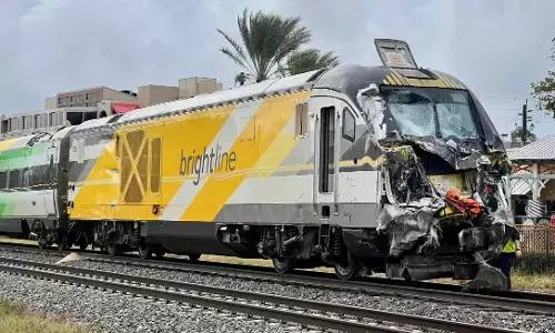 ਫਲੋਰਿਡਾ ਵਿਚ ਰੇਲ ਗੱਡੀ ਅੱਗ ਬੁਝਾਉਣ ਵਾਲੀ ਗੱਡੀ ਨਾਲ ਟਕਰਾਈ ,15 ਜ਼ਖਮੀ