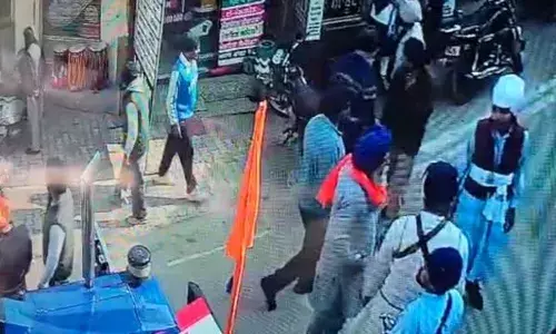 ਨਗਰ ਕੀਰਤਨ ਦੌਰਾਨ ਗੁੰਡਾਗਰਦੀ ਦਾ ਨੰਗਾ ਨਾਚ, ਚੱਲੀਆਂ ਕਿਰਪਾਨਾਂ