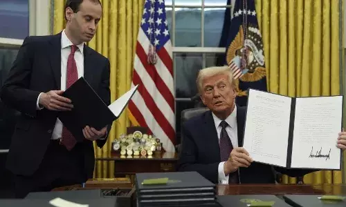 ਰਾਸ਼ਟਰਪਤੀ ਡੋਨਾਲਡ ਟਰੰਪ ਵੱਲੋਂ ਪੈਰਸ ਵਾਤਾਵਰਣ ਸਮਝੌਤੇ ਤੋਂ ਬਾਹਰ ਆਉਣ ਬਾਰੇ ਆਦੇਸ਼ ਜਾਰੀ