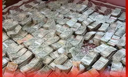 ਬਿਹਾਰ : ਸਿੱਖਿਆ ਅਧਿਕਾਰੀ (ਡੀਈਓ) ਦੇ ਘਰ ਵਿਜੀਲੈਂਸ ਟੀਮ ਵੱਲੋਂ ਛਾਪੇਮਾਰੀ