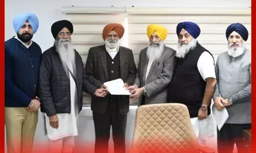 ਅਕਾਲੀ ਦਲ ਦਾ ਵਫ਼ਦ ਗੁਰਦੁਆਰਾ ਚੋਣ ਕਮਿਸ਼ਨ ਨੂੰ ਮਿਲਿਆ