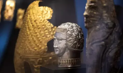 ਫਿਲਮੀ ਸਟਾਇਲ ’ਚ ਚੋਰੀ ਕੀਤਾ 2500 ਸਾਲ ਪੁਰਾਣਾ ਤਾਜ