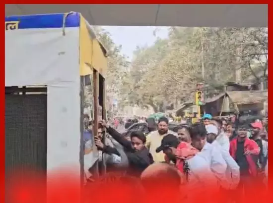 ਦਿੱਲੀ ਚੋਣਾਂ : ਆਪ ਦੀ ਪ੍ਰਚਾਰ ਗੱਡੀ ਤੇ ਹਮਲਾ, ਪਾੜੇ ਬੈਨਰ ਤੇ ਪੋਸਟਰ