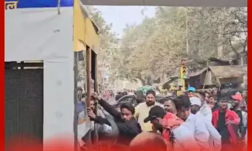 ਦਿੱਲੀ ਚੋਣਾਂ : ਆਪ ਦੀ ਪ੍ਰਚਾਰ ਗੱਡੀ ਤੇ ਹਮਲਾ, ਪਾੜੇ ਬੈਨਰ ਤੇ ਪੋਸਟਰ