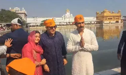 ਸ੍ਰੀ ਦਰਬਾਰ ਸਾਹਿਬ ਪਹੁੰਚੀ ਛਾਵਾ ਦੀ ਸਟਾਰਕਾਸਟ ਵਿੱਕੀ ਕੌਸ਼ਲ ਤੇ ਰਸ਼ਮਿਕਾ ਮੰਦਾਨਾ