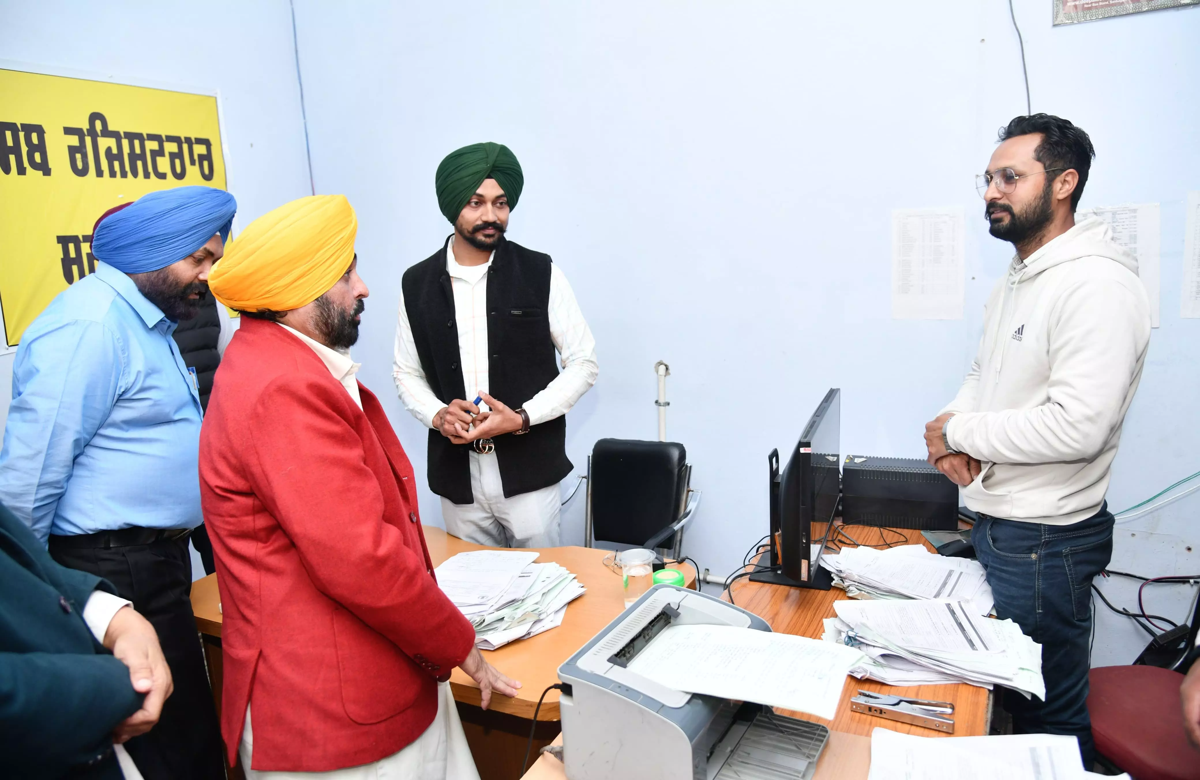 CM ਵੱਲੋਂ ਚੀਮਾ ਅਤੇ ਸਰਦੂਲਗੜ੍ਹ ਦੇ ਤਹਿਸੀਲ ਕੰਪਲੈਕਸਾਂ ਦਾ ਅਚਨਚੇਤੀ ਦੌਰਾ