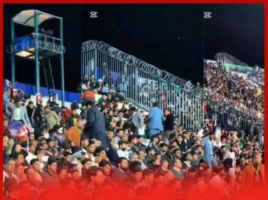 ਪਾਕਿਸਤਾਨ : ਲਾਹੌਰ ਚ ਭਾਰਤੀ ਝੰਡਾ ਲਹਿਰਾਉਣ ਤੇ ਪ੍ਰਸ਼ੰਸਕ ਨਾਲ ਬਦਸਲੂਕੀ