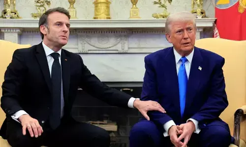 ਮੈਕਰੋਨ ਨੇ ਡੋਨਾਲਡ ਟਰੰਪ ਨੂੰ ਰੋਕਿਆ, ਜਾਣੋ ਕੀ ਹੈ ਮਾਮਲਾ (Video)