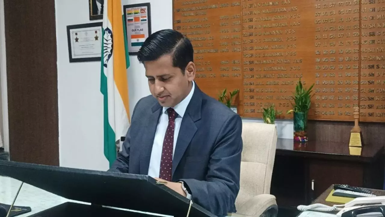 ਲਾਈਸੈਂਸ ਰੀਨਿਊ ਨਾ ਕਰਵਾਉਣ ਵਾਲੇ 271 ਇਮੀਗ੍ਰੇਸ਼ਨ ਕੰਸਲਟੈਂਟ ਨੂੰ ਨੋਟਿਸ ਜਾਰੀ