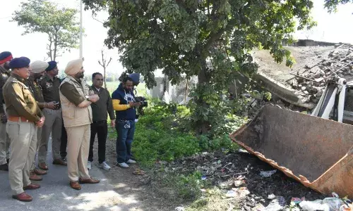 ਫਿਰ ਤੋਂ ਨਸ਼ਾ ਸਮੱਗਲਰਾਂ ਵਲੋਂ ਕੀਤੀਆਂ ਗਈਆਂ ਅਣ-ਅਧਿਕਾਰਤ ਉਸਾਰੀਆਂ ਨੂੰ ਢਾਹਿਆ