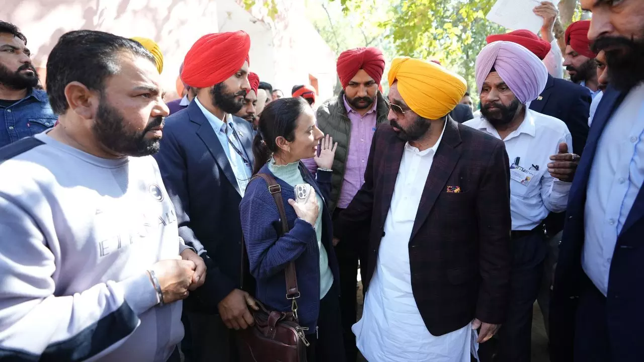 ਭ੍ਰਿਸ਼ਟ ਅਫਸਰਾਂ ਅੱਗੇ ਝੁਕਾਂਗੇ ਨਹੀਂ : ਮੁੱਖ ਮੰਤਰੀ