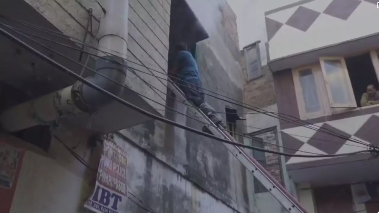 ਅੰਮ੍ਰਿਤਸਰ ਟਾਹਲੀ ਵਾਲਾ ਚੌਂਕ ਵਿਖੇ ਇੱਕ ਘਰ ਚ ਲੱਗੀ ਭਿਆਨਕ ਅੱਗ