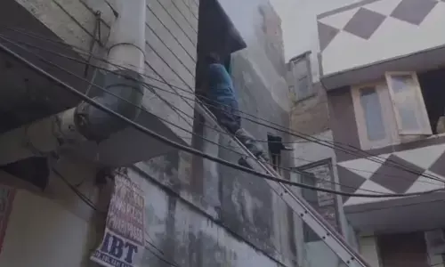 ਅੰਮ੍ਰਿਤਸਰ ਟਾਹਲੀ ਵਾਲਾ ਚੌਂਕ ਵਿਖੇ ਇੱਕ ਘਰ ਚ ਲੱਗੀ ਭਿਆਨਕ ਅੱਗ