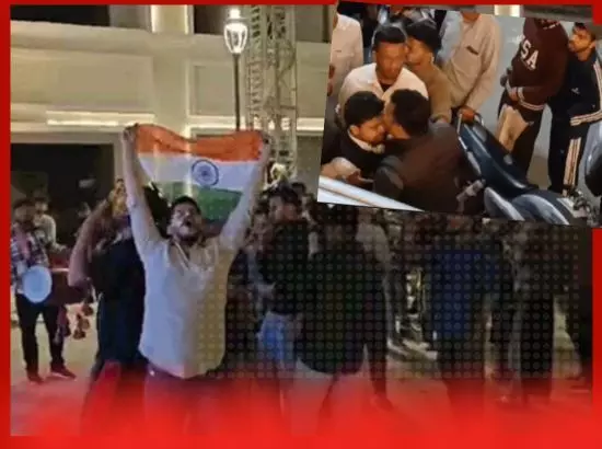 ਭਾਰਤ ਦੀ ਚੈਂਪੀਅਨਜ਼ ਟਰਾਫੀ ਜਿੱਤ ਤੇ ਜਸ਼ਨ, ਆਪਸ ਵਿਚ ਲੋਕ ਲੜ ਵੀ ਪਏ ਭਾਰਤ ਦੀ ਚੈਂਪੀਅਨਜ਼ ਟਰਾਫੀ ਜਿੱਤ ਤੇ ਜਸ਼ਨ, ਆਪਸ ਵਿਚ ਲੋਕ ਲੜ ਵੀ ਪਏ